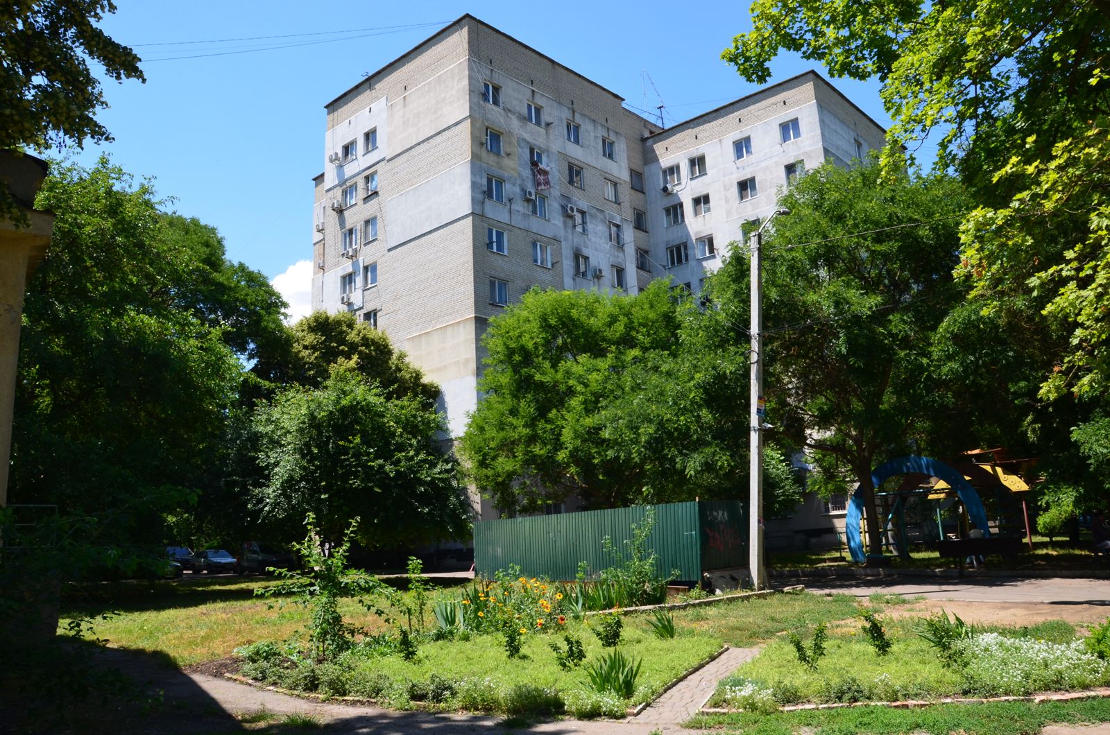 Будинки та територія під управлінням КЕУ — фото 1